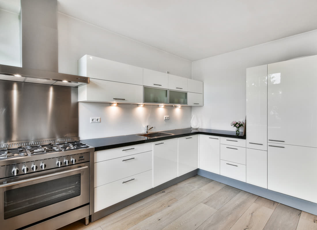 A finished kitchen in a neutral, market-ready specification